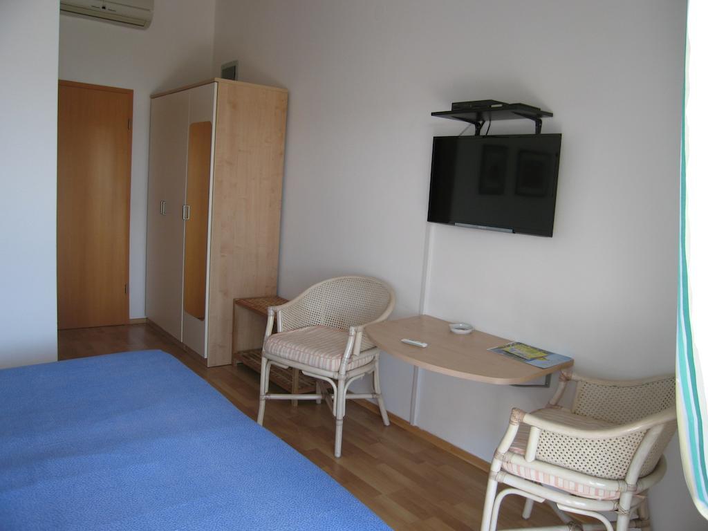 Guest House Zimmer F1 Pula Bilik gambar